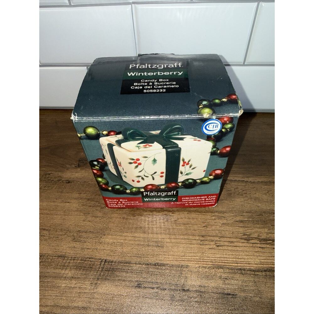 Pfaltzgraff Winterberry Candy/Nut Gift Wrapped Style Dish
